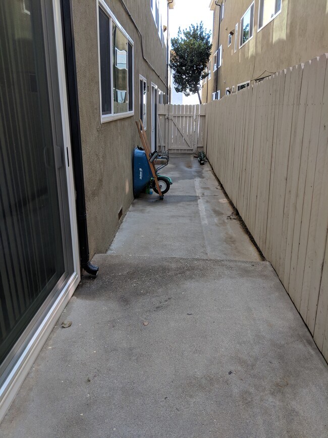 Building Photo - 11681 Gorham Ave