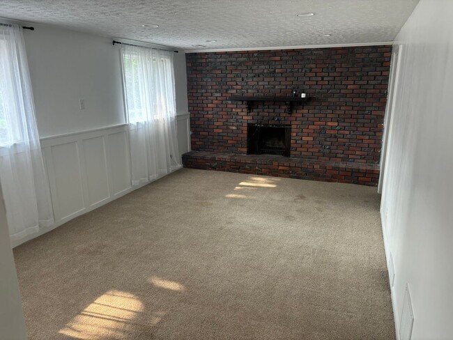 Building Photo - Beautiful 4 Bedroom Home For Rent