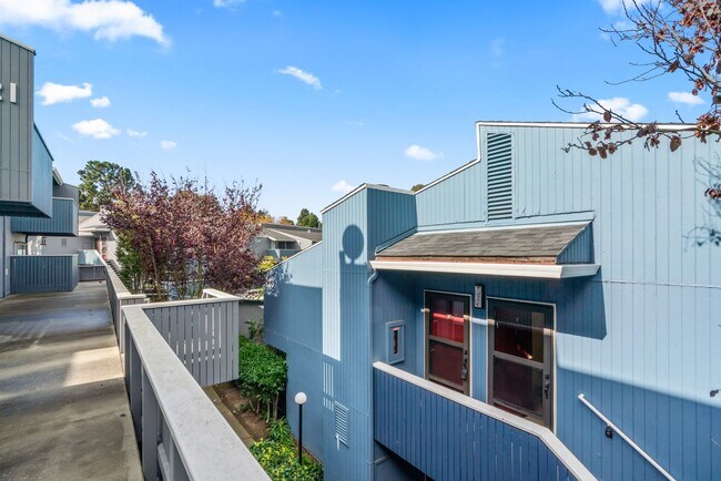 Foto del edificio - Top Floor 1Bd/1Ba Condo Community with Ten...