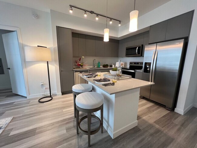 Building Photo - 405 Hialeah Dr
