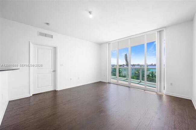 Building Photo - 7910 Harbor Island Dr