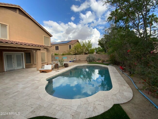 Foto del edificio - POOL Home, 4 Beds 3 full Baths in Arrowhead