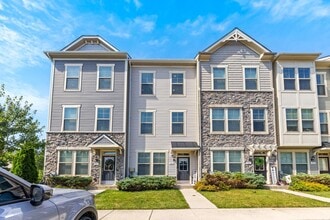 Building Photo - 523 Pebblebrook Ln