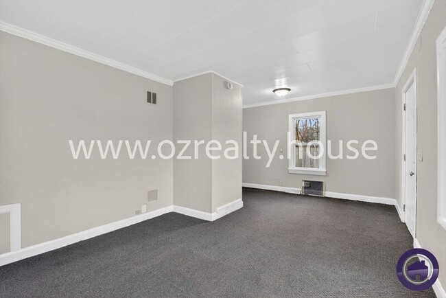 Building Photo - 1913 Newport Ave