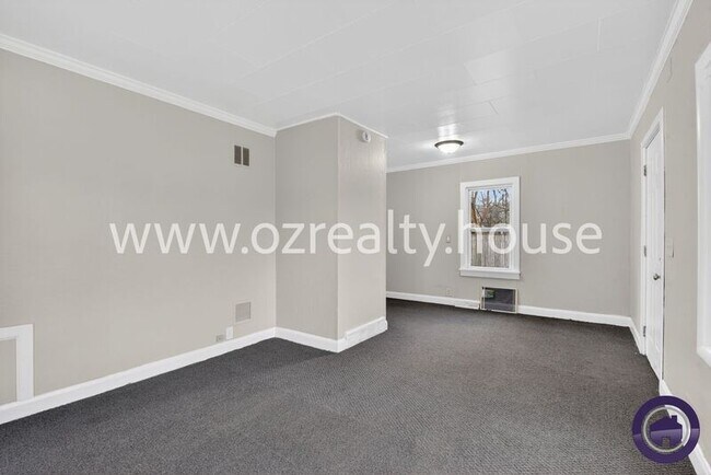 Foto del edificio - 1913 Newport Ave