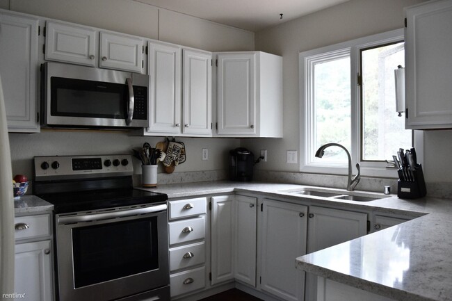Building Photo - 3 br, 3 bath House - 19133 Unalaska Cir