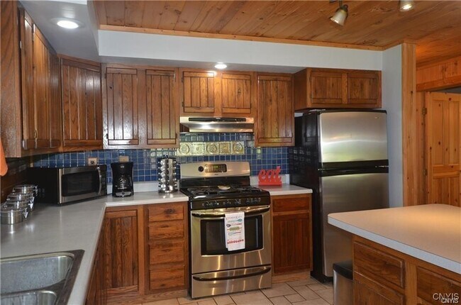 Building Photo - 25245 Putney Ln