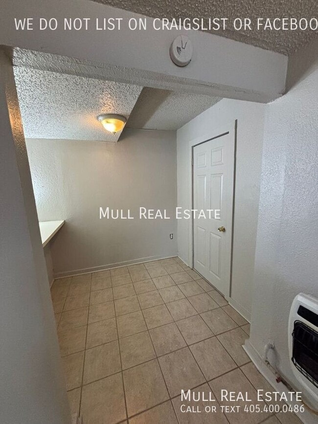 Building Photo - 2822 1/2 NW 13th Street-Downstairs