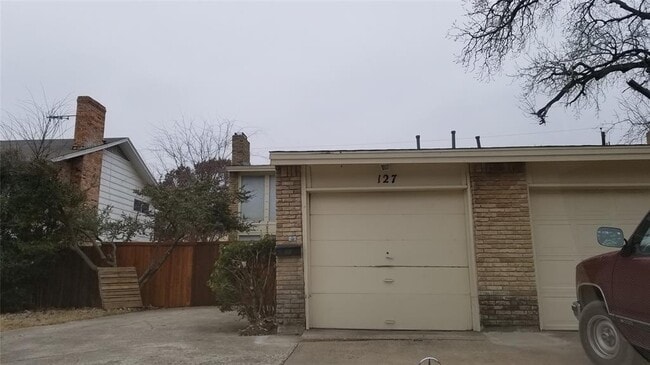 Building Photo - 127 N Cottonwood Dr