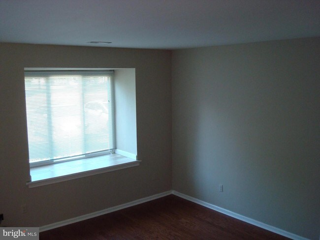 Building Photo - 302 Milford Ct