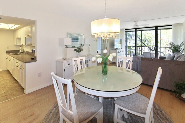Foto del edificio - 612 Bird Bay Dr W