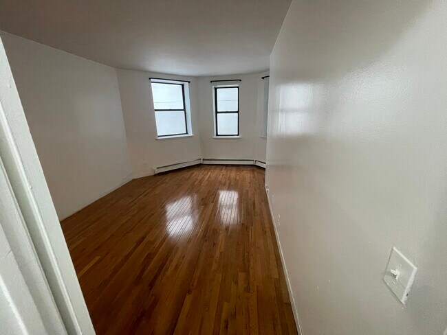Bedroom - 81 W 126th St