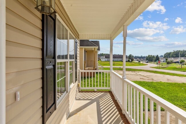 Building Photo - 4 Bed 4.5 Bath Convenient to Campbell Univ...