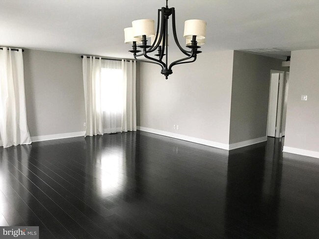 Building Photo - 28 Normandy Ln