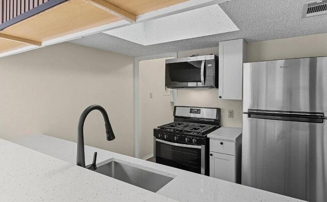 Building Photo - 4813 Yucca Hill Dr