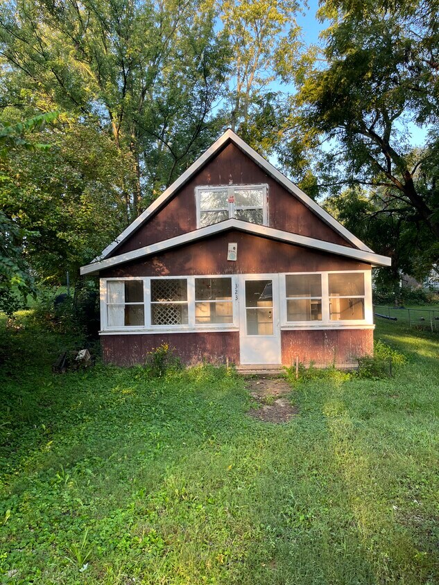 Primary Photo - 323 S Clarence Pl