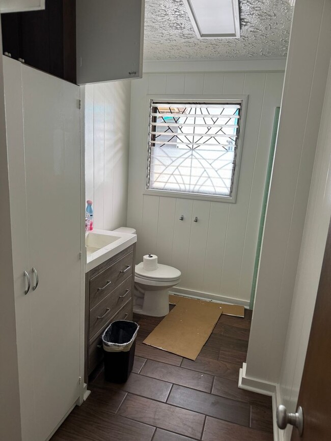 Foto del edificio - Single family home on Gulick Ave in walking distance to business district