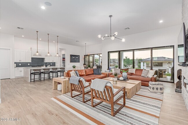 Foto del edificio - 13924 Dyer Ln