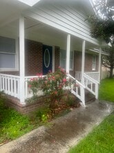 Building Photo - 3582 Greenwood Dr