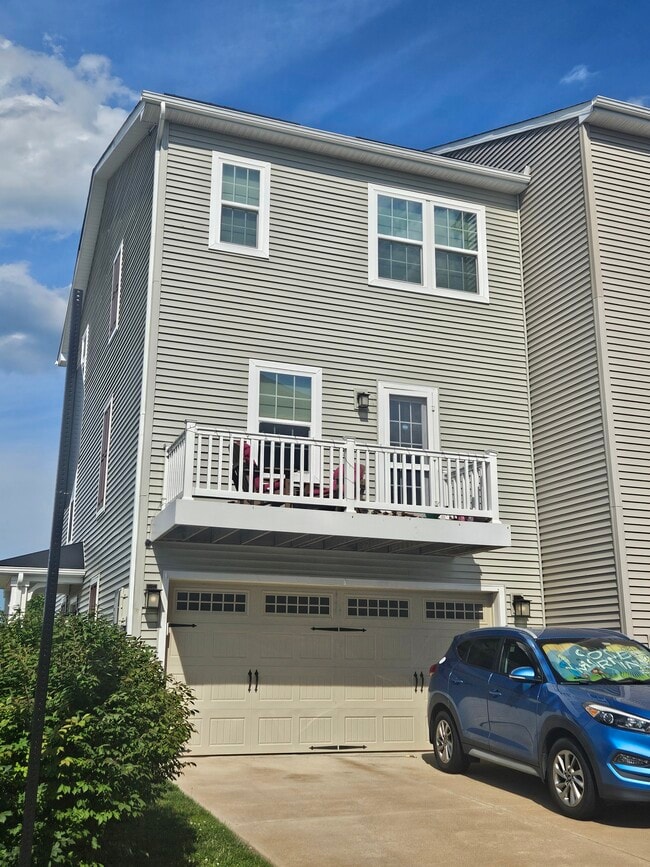 Building Photo - 11829 Hall St