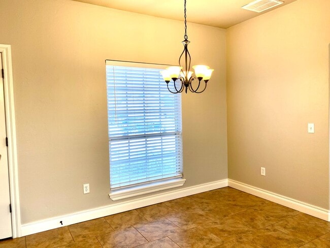 Building Photo - 3 Bed, 3 Bath With Bonus Room in Deer Creek Schools