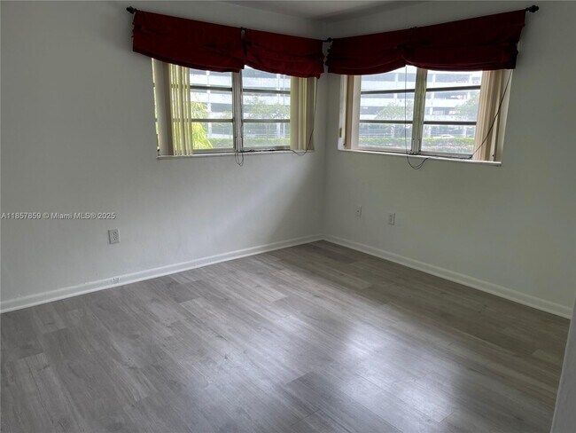 Foto del edificio - 7328 SW 82nd St