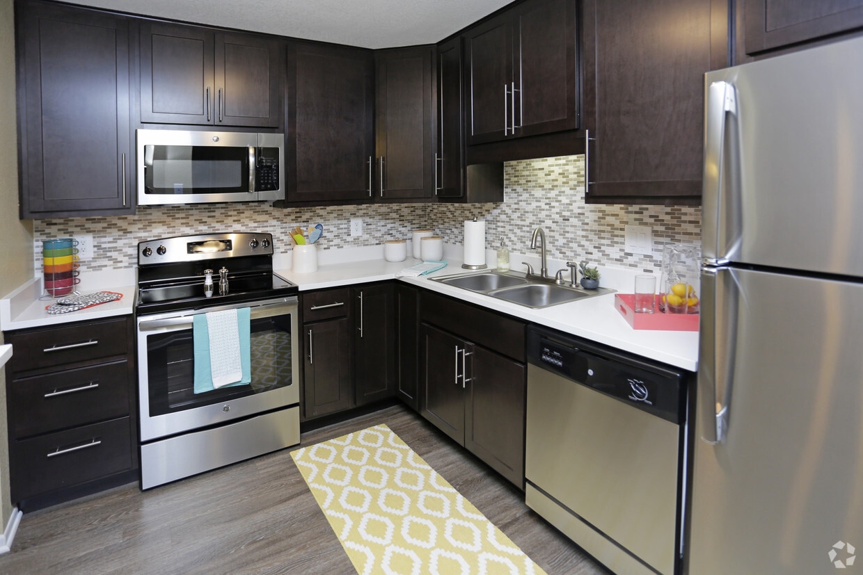 Vicksburg Village Apartments in Plymouth, MN