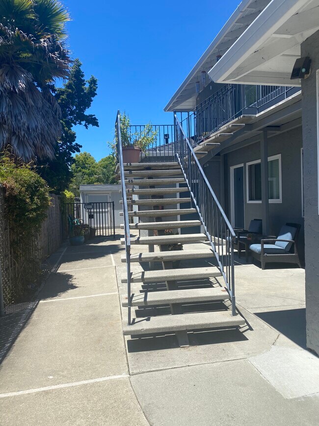 Foto del edificio - 837 Corcoran Ave