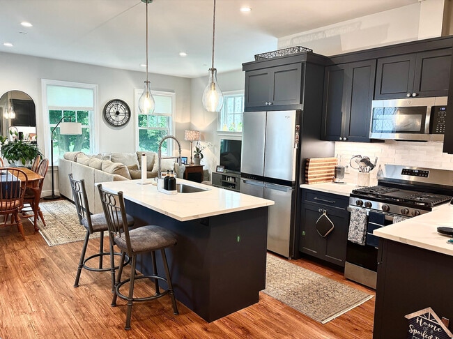 3 Park St Apt 2 "Pembroke" - Norwalk Green Living Properties