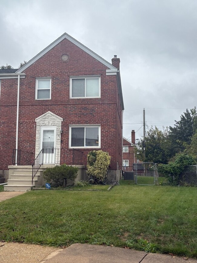 Building Photo - 5570 Channing Rd