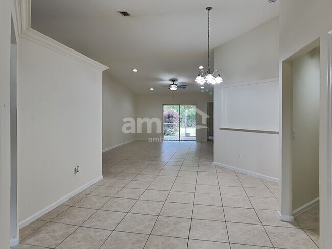 Building Photo - 1009 SW Alcantarra Blvd