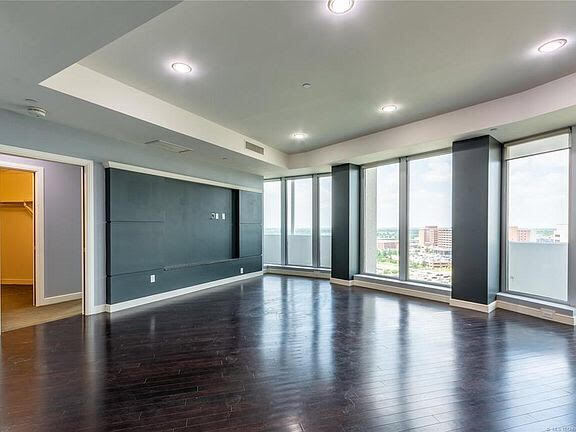 Foto del edificio - 5900 Mosteller Dr