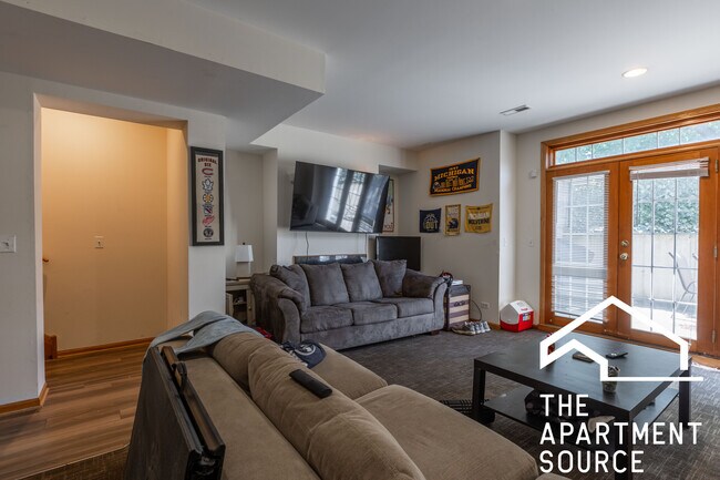 Foto del edificio - 2743 N Southport Ave