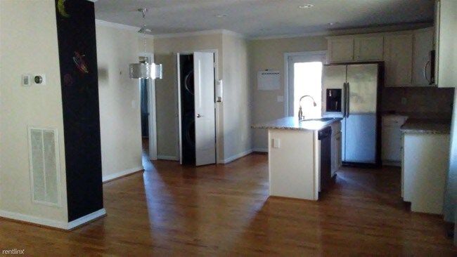 Building Photo - 116 Plainview Ave