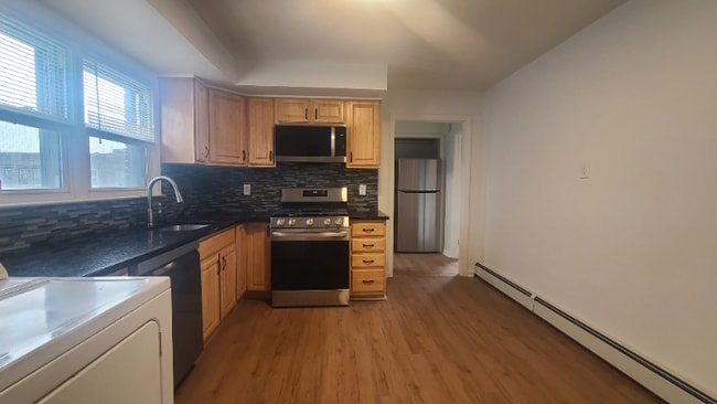 Building Photo - 589 Bramhall Ave