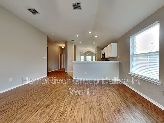 Foto del edificio - 1102 Oak Hollow Ln