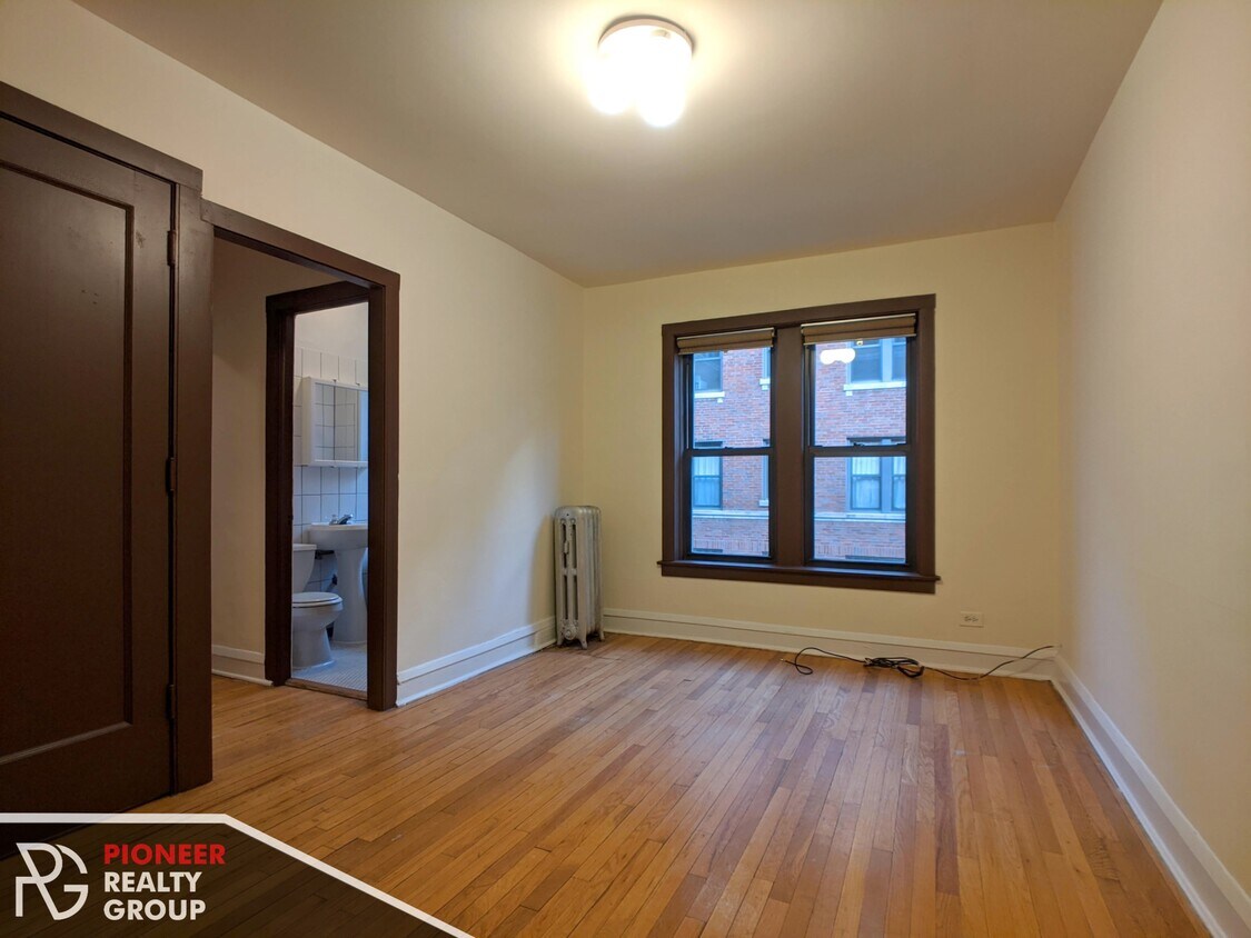 Primary Photo - 3308 W Schubert Ave