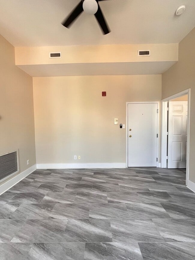 Photo - 228 W Broad St Apartment