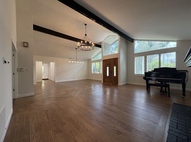 Foto del edificio - Exceptional Estate with Main Residence, Two ADUs & Office