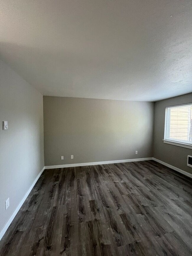 Foto del edificio - Updated 2BD/1BA Townhome- Move-In Ready Just in Time for Summer!