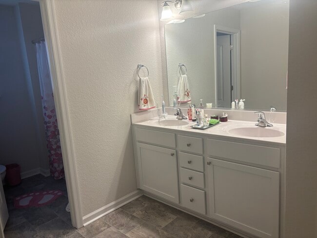 Foto del edificio - 3113 Burlington St