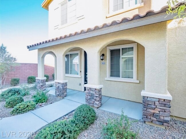 Entrada principal - 8418 Classique Ave