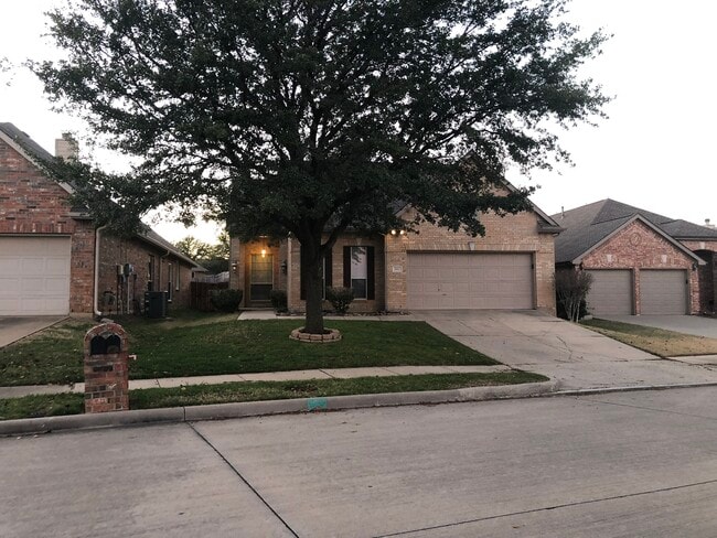 Foto del edificio - 6817 Hillwood Dr