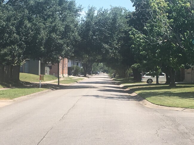 Foto del edificio - 10825 Greenwillow St