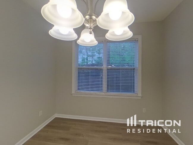 Building Photo - 5371 Lakerock Dr SW