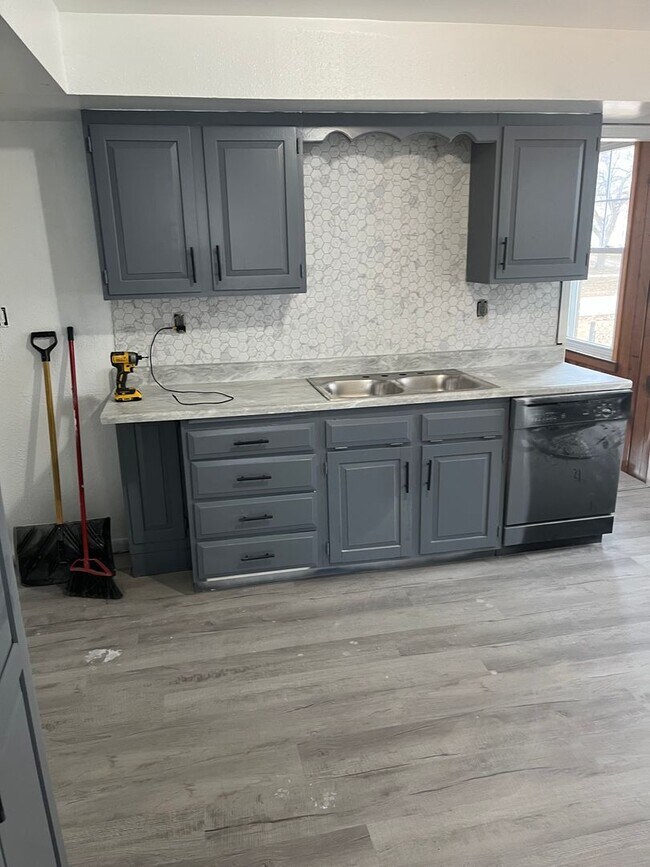 Foto del edificio - 3 bedroom, 2 bath in Harvard Park.