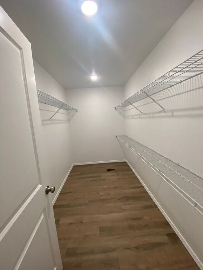 Building Photo - Brand New Home!!