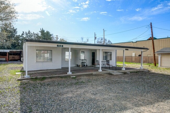 Building Photo - 925 Ruth St