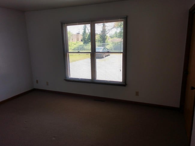 Building Photo - 1189 Farnsworth Rd