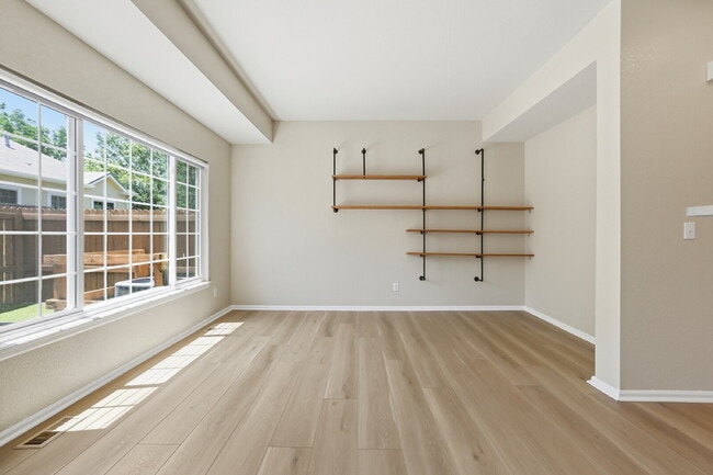 Building Photo - $2,540.95 - 3 Bed, 2.5 Bath Townhome in Aurora with In Unit Laundry!